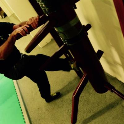 Frédéric Bensimon au manequin de bois avec un coup de pied.