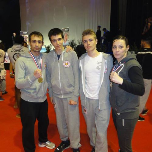 Les membres de l'École Kim Diêu au championnat de France de Sanda 2016.